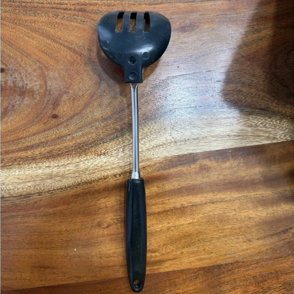 VINTAGE EKCO SLOTTED SERVING SPOON UTENSIL HEAT RESISTANT PLASTIC NYLON 11” USA